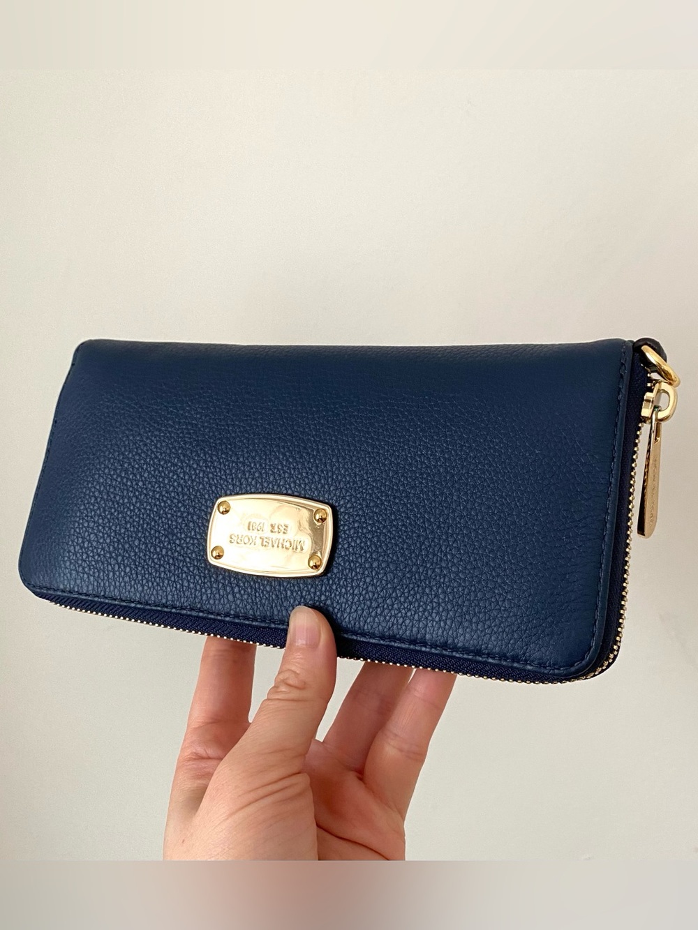 $138 Michael Kors Jet Set Navy Blue Leather Continental Zip Around Long Wallet